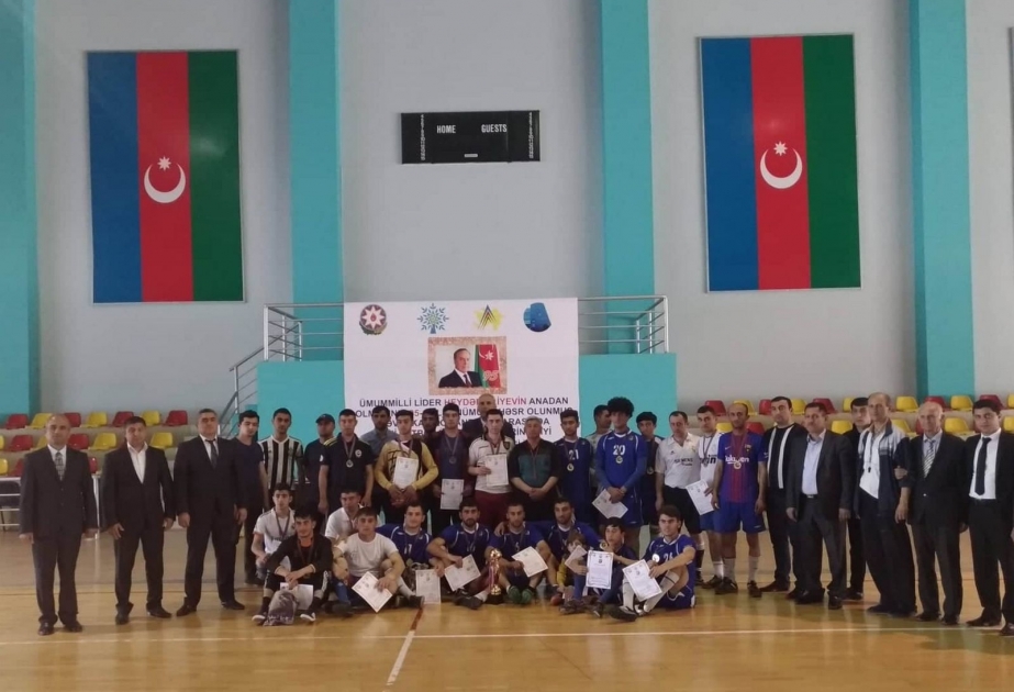 Qazaxda Ulu Öndərin xatirəsinə həsr olunmuş mini futbol üzrə rayon birinciliyinin qalibləri mükafatlandırılıb