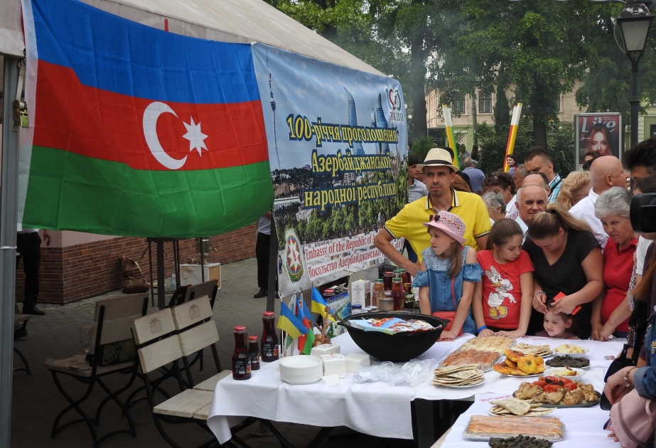 Azərbaycan Xalq Cümhuriyyətinin 100 illiyi çərçivəsində Ukraynada milli mətbəximiz təqdim olunub