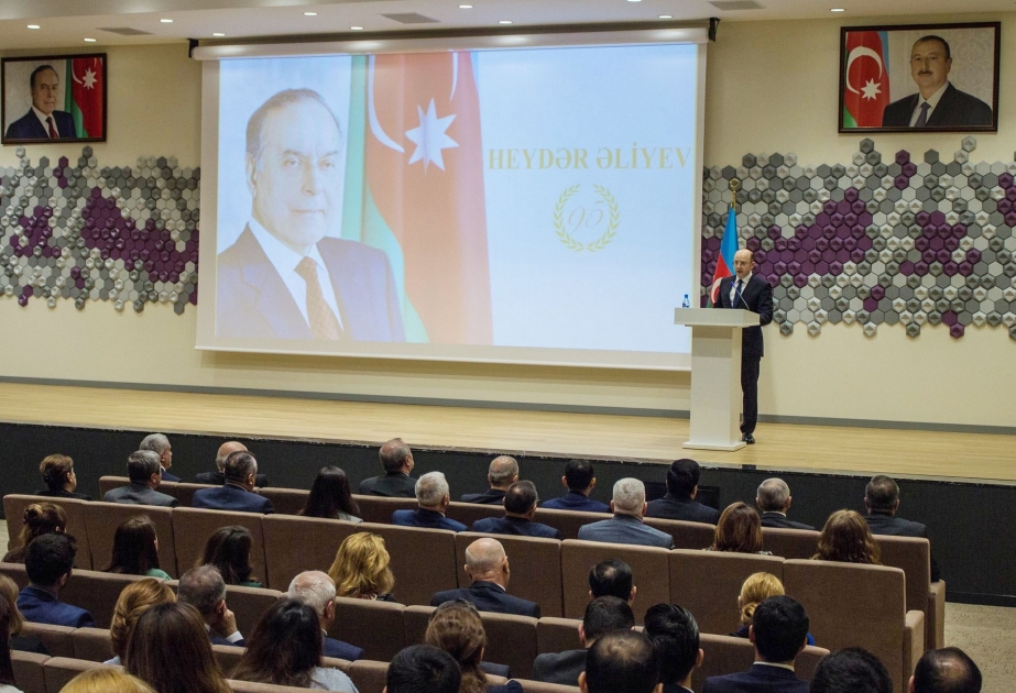 Energetika Nazirliyində Ulu Öndərin anadan olmasının 95 illiyi qeyd edilib