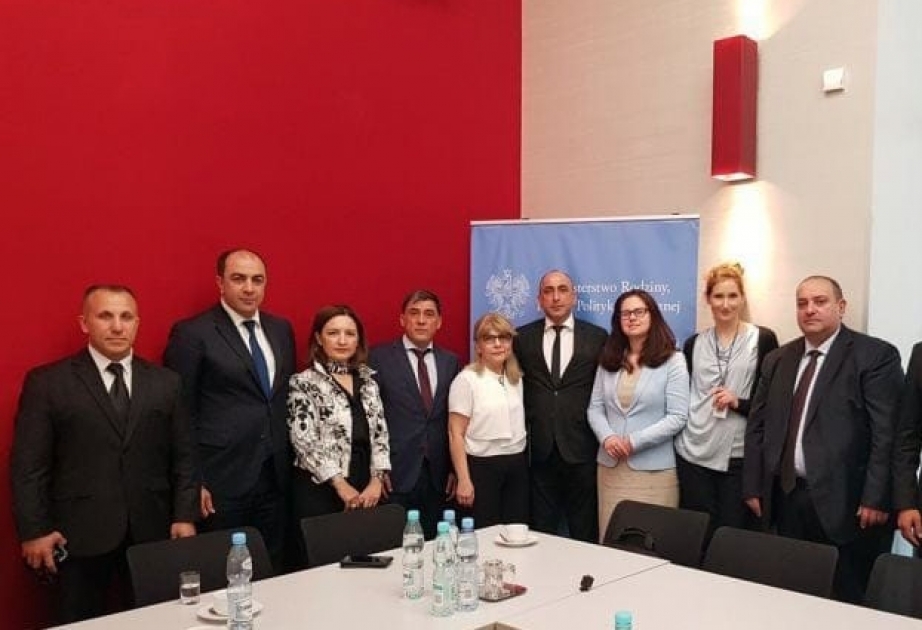 Polşa nazirliyində Avropanın müxtəlif ölkələrindən olan azərbaycanlılarla görüş keçirilib