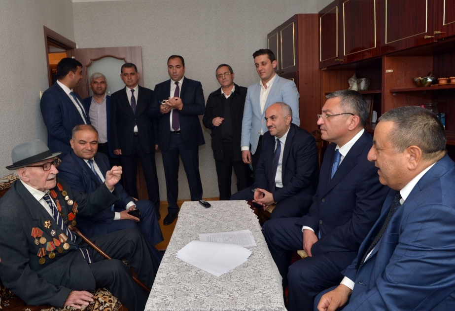 Komitə sədri Rövşən Rzayev 100 yaşlı Böyük Vətən müharibəsi veteranına baş çəkib