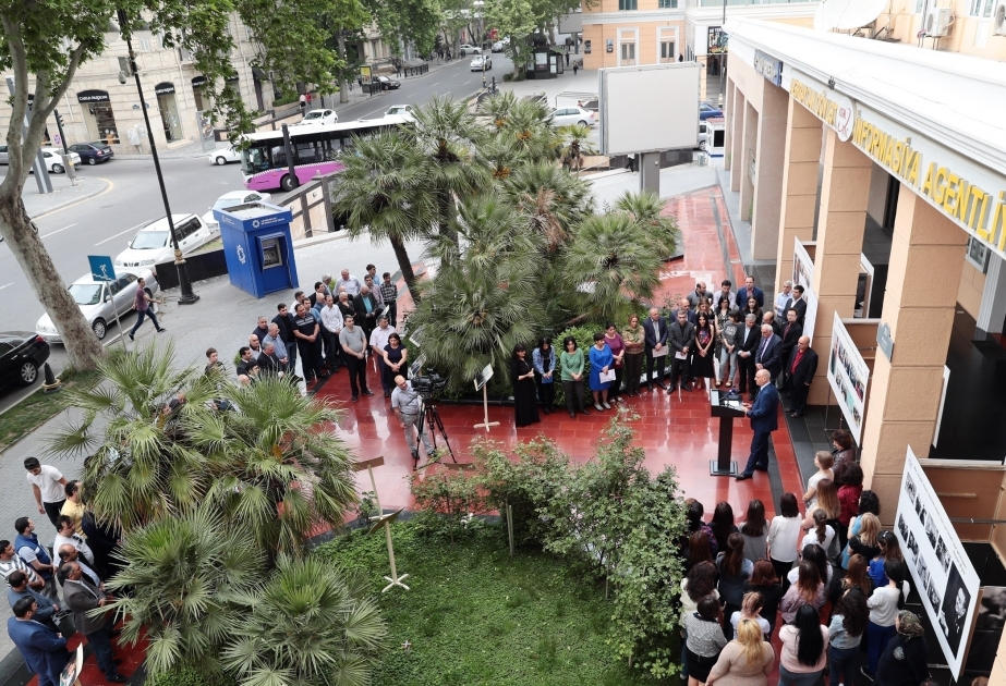 L’AZERTAC organise une exposition photo consacrée au 95e anniversaire du leader national Heydar Aliyev VIDEO