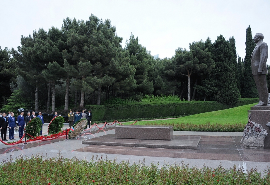 Ambassadors and embassy staff of CIS member countries in Azerbaijan pay tribute to national leader Heydar Aliyev