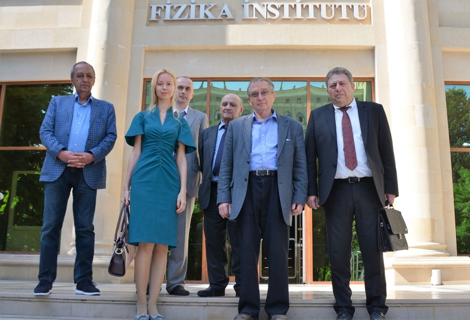Rusiyalı alimlər AMEA-nın Fizika İnstitutunda