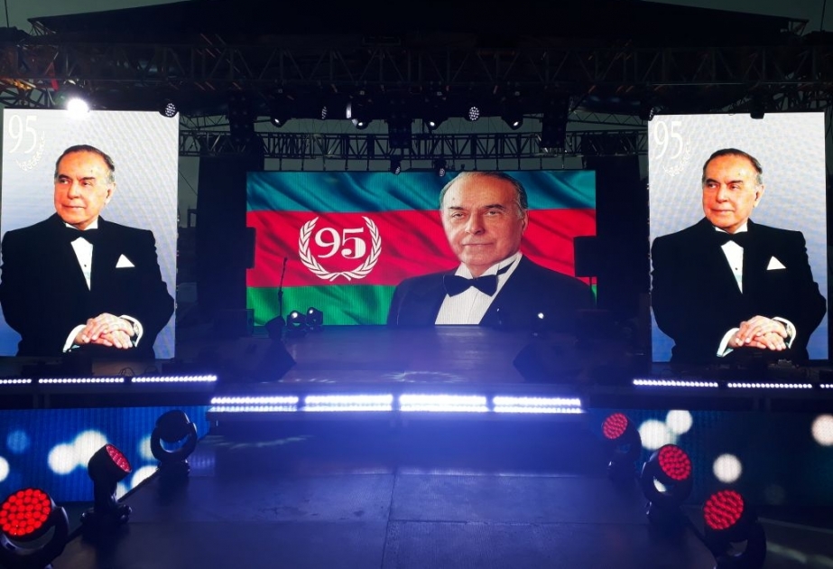 Xətai rayonunda Ümummilli Liderin 95 illiyi möhtəşəm konsert proqramı ilə qeyd edilib