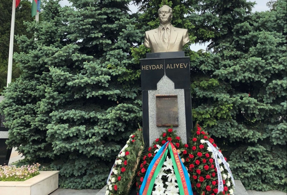 Ümummilli lider Heydər Əliyevin anadan olmasının 95-ci ildönümü Buxarestdə qeyd edilib