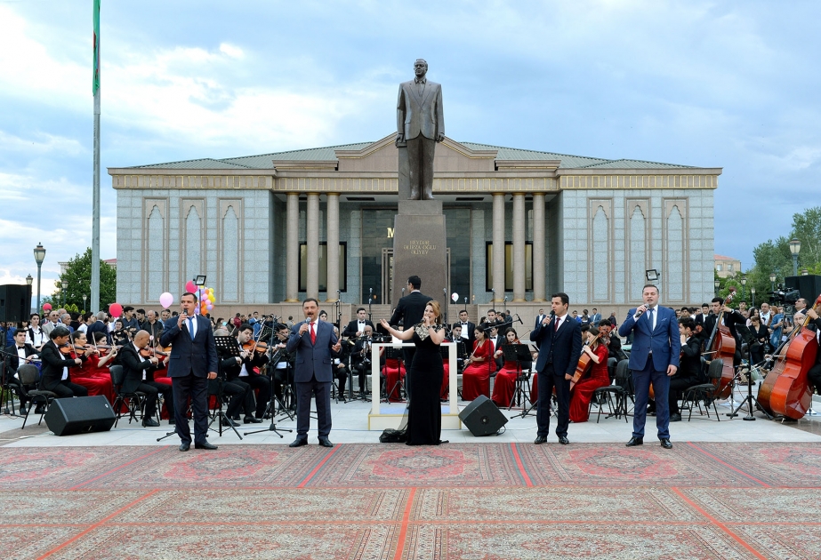 Naxçıvan şəhərində Ulu Öndərin anadan olmasının 95 illiyinə həsr edilmiş konsert olub