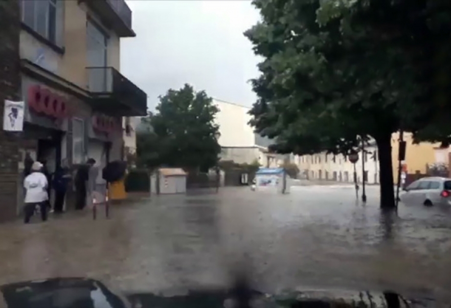 İtaliyanın “Orte” dəmiryol stansiyası leysan yağışları nəticəsində su altında qalıb