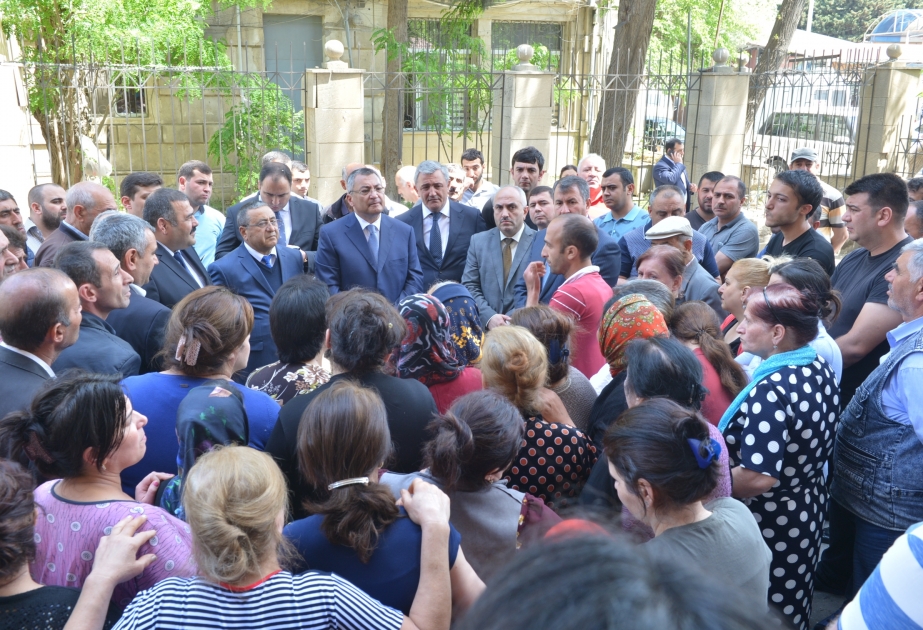 Qəzalı binalarda məskunlaşmış məcburi köçkünlərlə görüş keçirilib