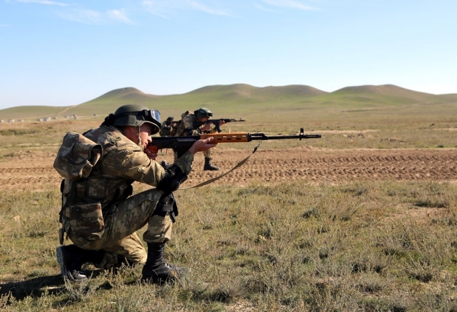 Aserbaidschanische Stellungen an verschiedenen Abschnitten der Front unter Feuer genommen