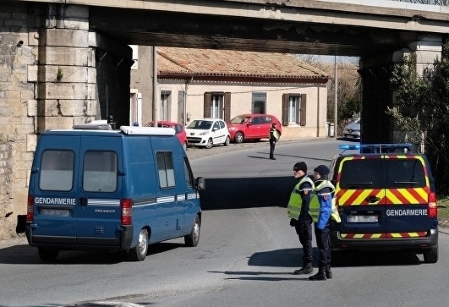 Parisdə naməlum şəxs bıçaqla iki nəfəri öldürüb, səkkiz nəfəri yaralayıb