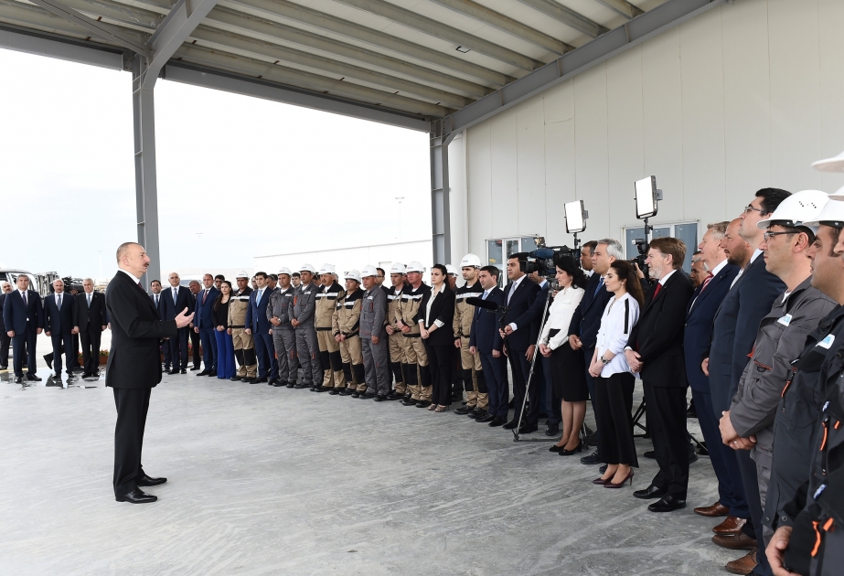 Komplex des Bakuer Internationalen Seehandelshafens eingeweiht  Präsident Ilham Aliyev nimmt an Eröffnung teil VIDEO