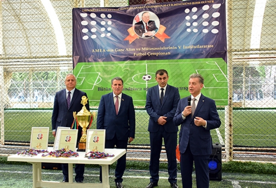 Gənc alim və mütəxəssislərin institutlararası beşinci futbol çempionatının qalibləri mükafatlandırılıblar