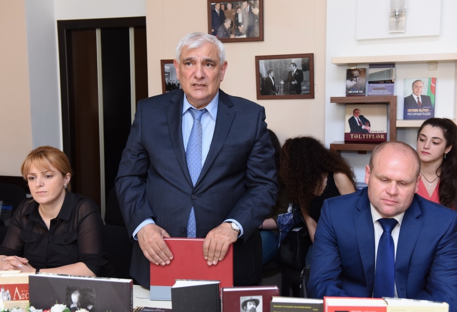 Azərbaycan Dillər Universitetində kitab sərgisi açılıb