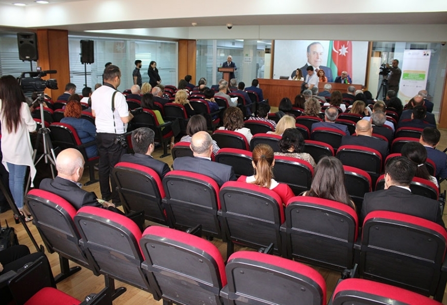 Azərbaycan Universitetində davamlı humanitar elmlərin aktual problemləri araşdırılıb