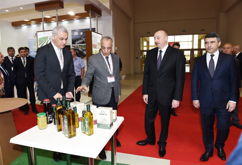 الرئيس إلهام علييف يتفقد المعرضين الغذائي والزراعي بباكو