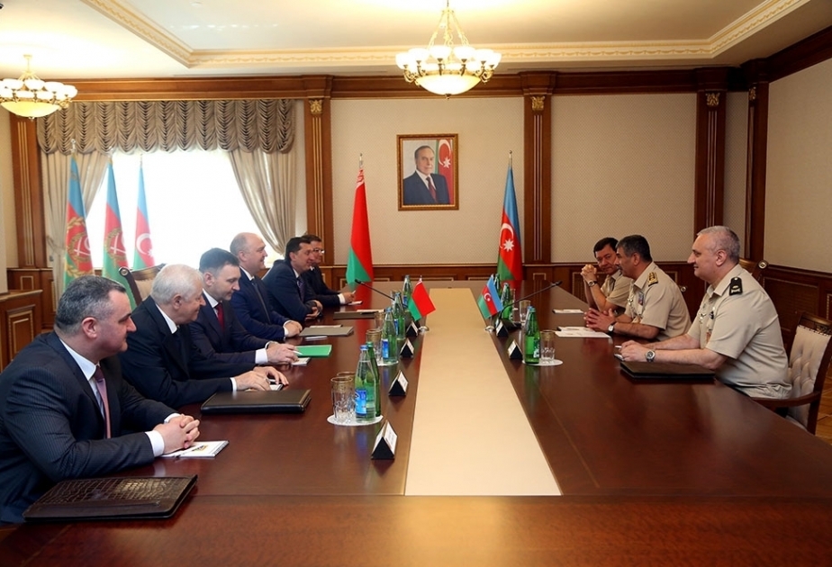 Aserbaidschan und Belarus besprechen Entwicklungsperspektiven militärtechnischer Kooperation