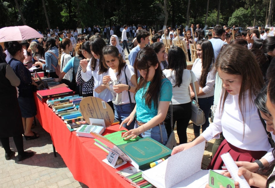 Cəlilabadda keçirilən kitab bayramında gənc oxucular xüsusi fəallıq göstəriblər