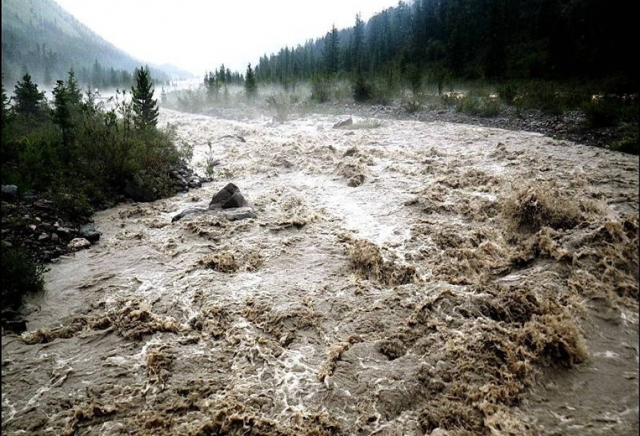 Özbəkistanda güclü daşqınlar nəticəsində azı 5 nəfər həyatını itirib