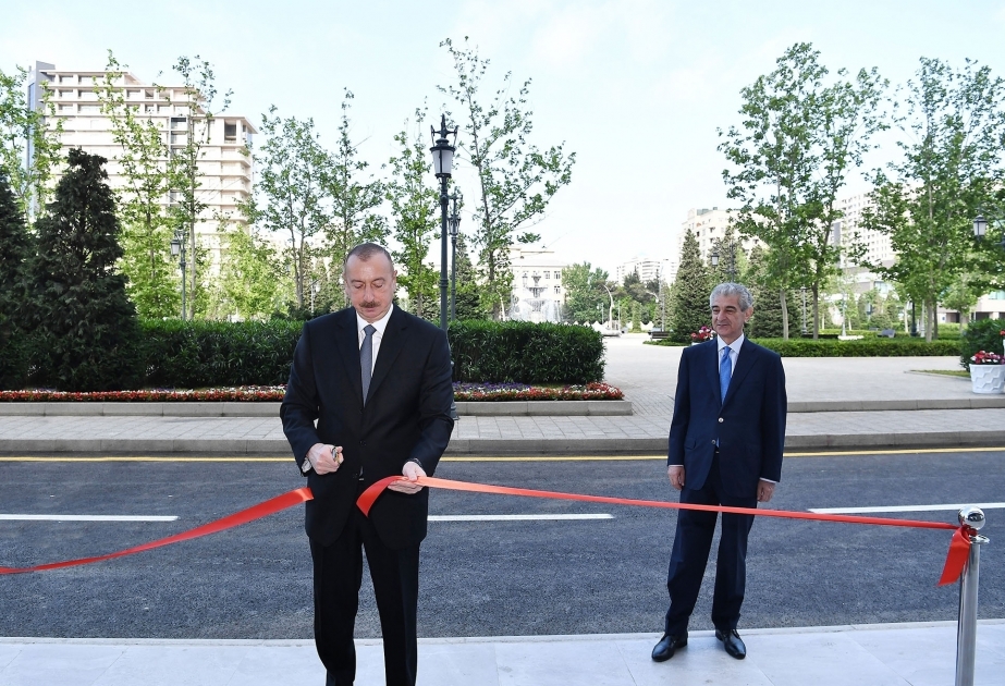 Präsident Ilham Aliyev weiht Verwaltungsgebäude der Partei Neues Aserbaidschan ein VIDEO