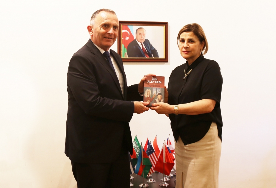 Şolom Aleyxemin kitabı İsrailin səfirinə təqdim olunub