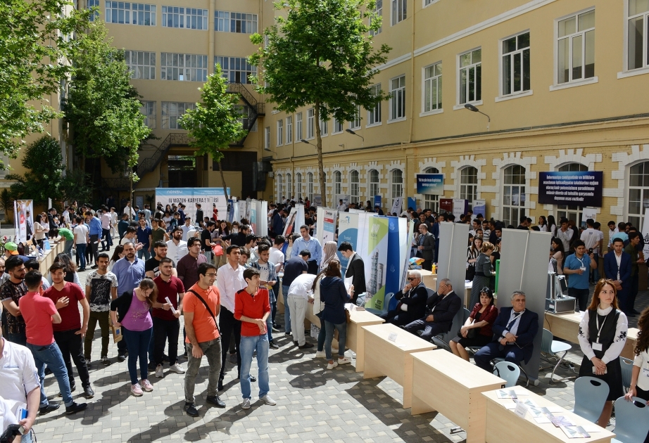 Azərbaycan Dövlət Neft və Sənaye Universitetində dördüncü məzun-karyera sərgisi açılıb  VİDEO