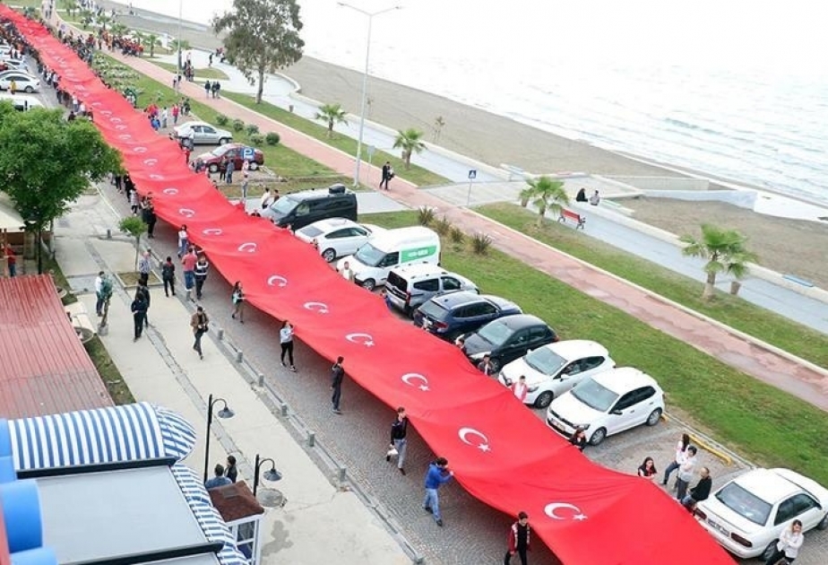 Samsun şəhərində nümayiş etdirilən 1919 metr uzunluğundakı bayraq böyük marağa səbəb olub