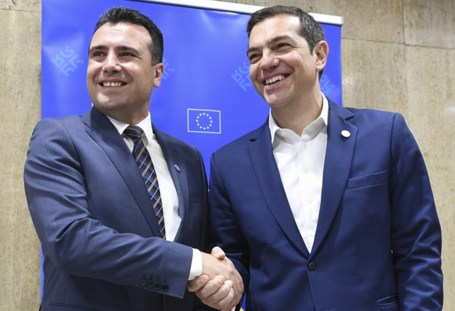 Maykl Pens Aleksis Tsiprası Makedoniya ilə danışıqları davam etməyə çağırıb