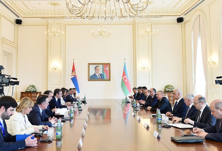 Treffen von Staatspräsident Ilham Aliyev und dem Präsidenten Serbiens Aleksandar Vučić im erweiterten Format VIDEO