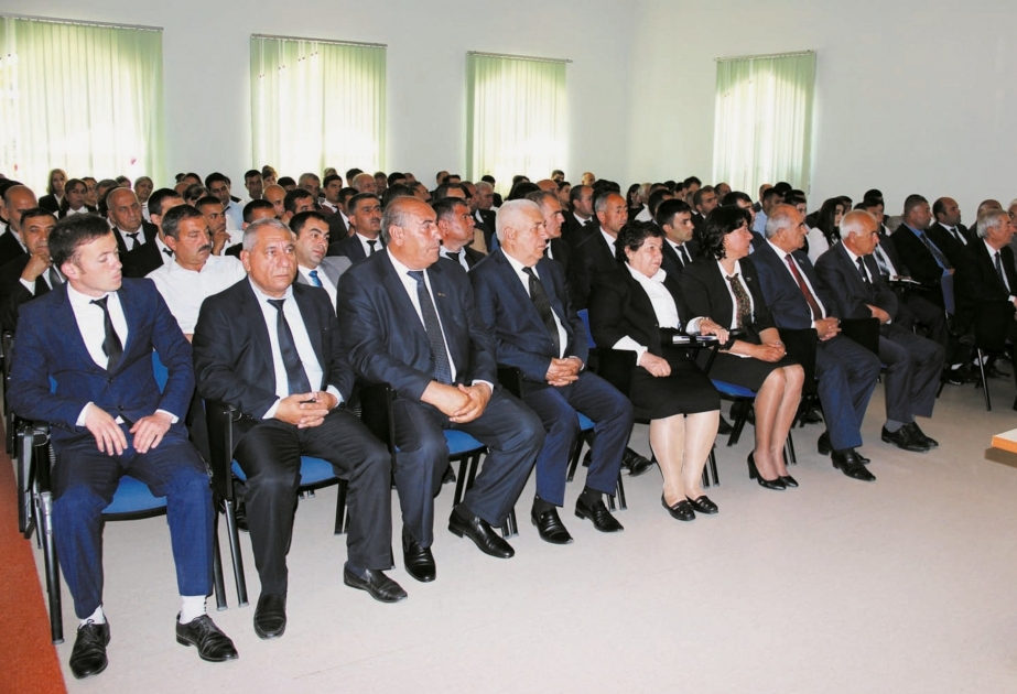 Xalq Cümhuriyyəti mürəkkəb bir şəraitdə fəaliyyət göstərib