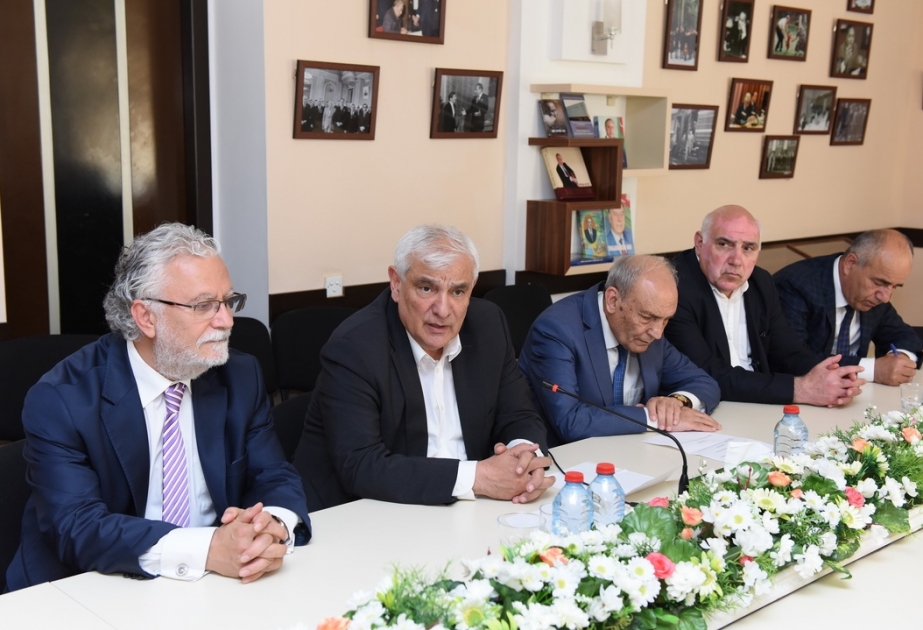 Türkiyə türkcəsinin tarixi və inkişaf metodları “dəyirmi masa”da müzakirə edilib