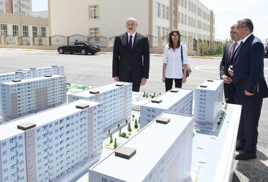 Präsident Ilham Aliyev weiht für Flüchtlingsfamilien gebauten Wohnkomplex “Gobu Park“ im Garadagh Bezirk von Baku ein VIDEO