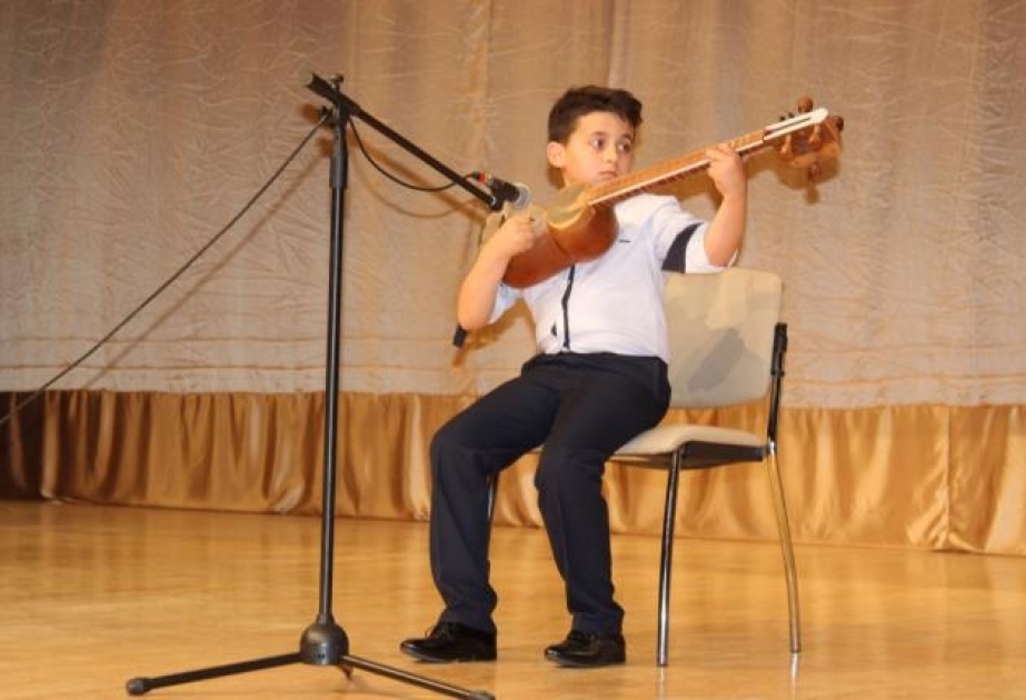 Qəbələ Uşaq Musiqi Məktəbinin şagirdləri builki dərs ilinə hesabat xarakterli konsertlə yekun vurublar