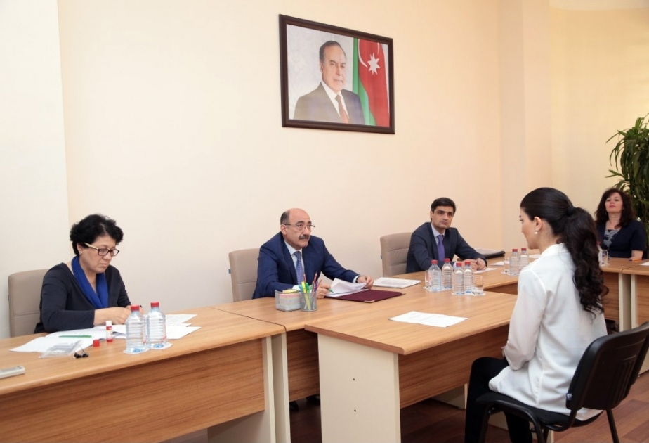 Mədəniyyət naziri Salyanda vətəndaşlarla görüşüb