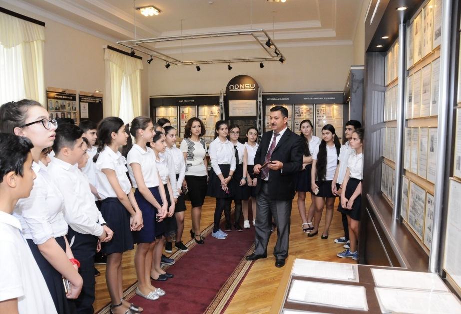 Şagirdlərə Azərbaycan Dövlət Neft və Sənaye Universiteti haqqında məlumat verilib