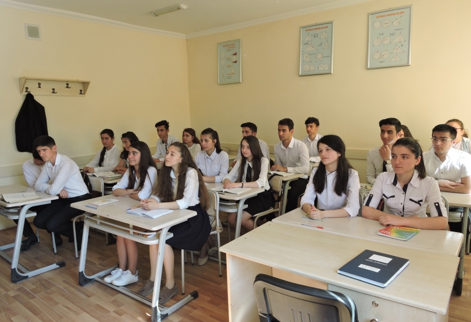 Şəkinin 5 nömrəli tam orta məktəbində bir sinfin 7 şagirdi 600 baldan yuxarı nəticə göstərib  VİDEO