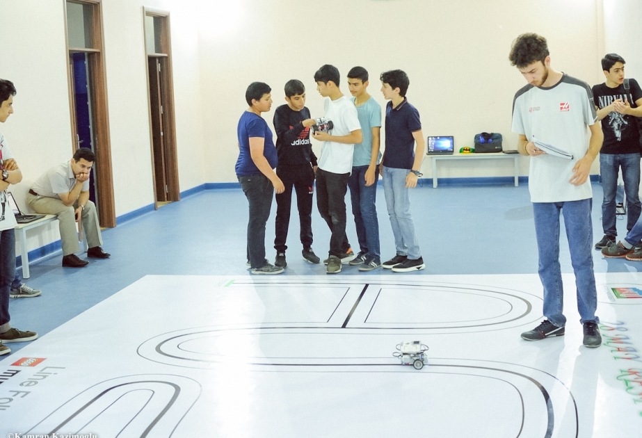 Qərbi Kaspi Universitetində robotlar yarışıb