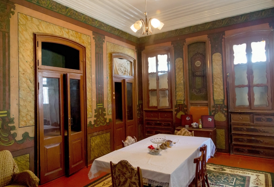 Salyanda bir əsrdən çox yaşı olan bəy evi öz orijinallığı ilə seçilir FOTO