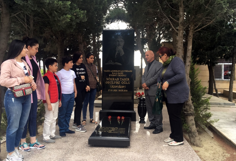 Xalq Şairi Söhrab Tahirin xatirəsi anılıb