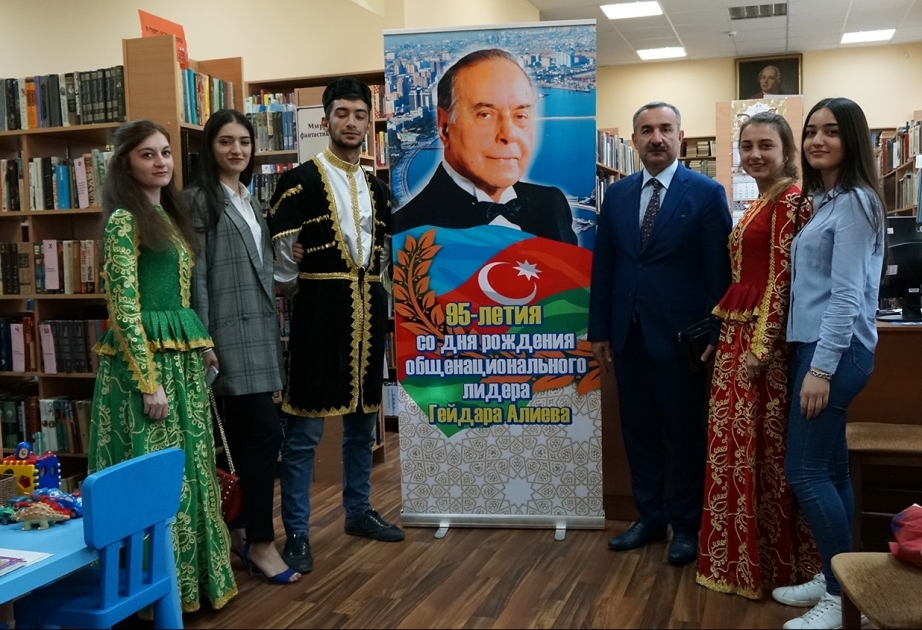 В Архангельской Центральной библиотеке открылась выставка книг азербайджанских авторов