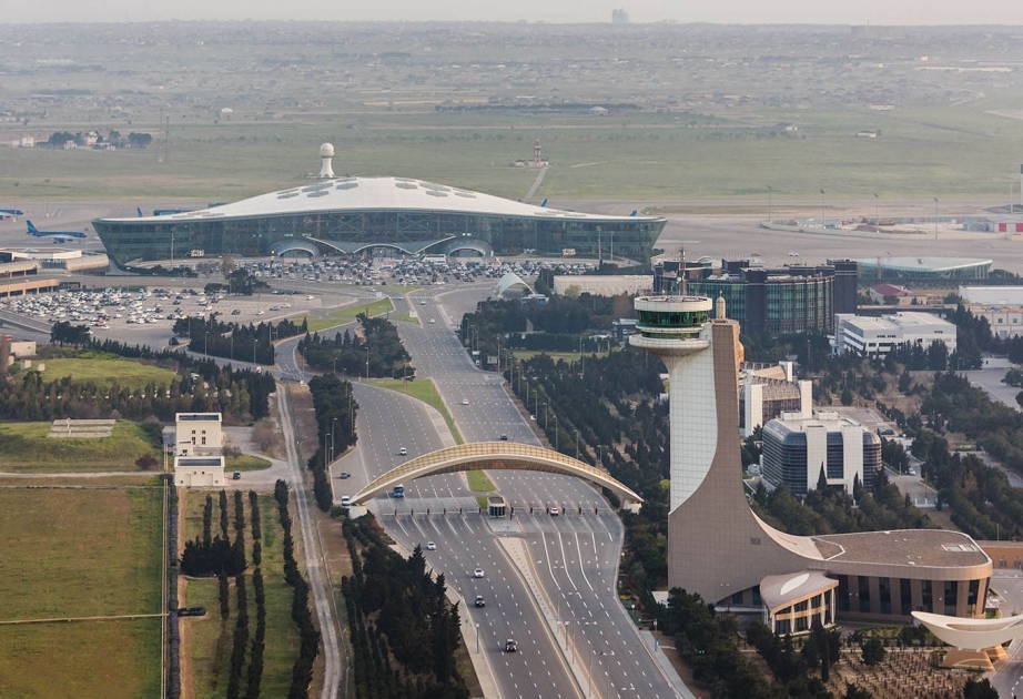 Dohadan Tunisə uçan təyyarə mühərrikinin dayanması səbəbindən Bakıda məcburi eniş edib