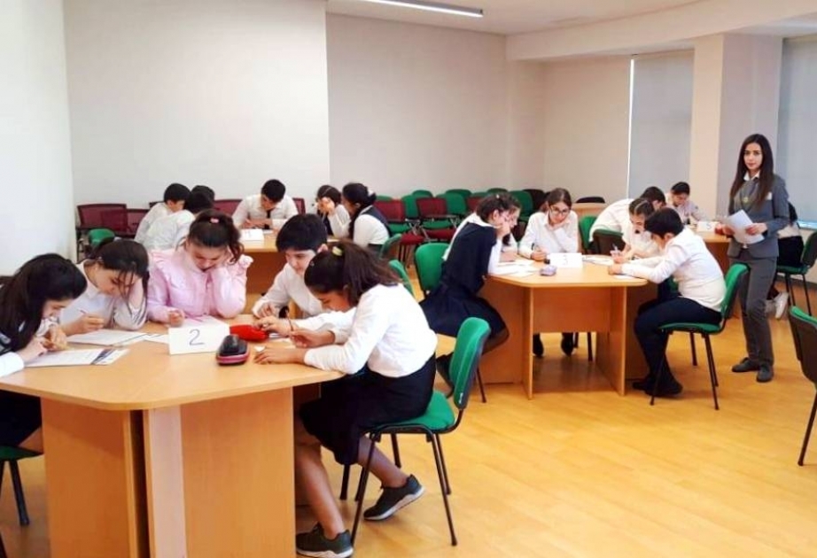 Paytaxt məktəblərində “Məqsədli karyera” mövzusunda təlimlər davam edir