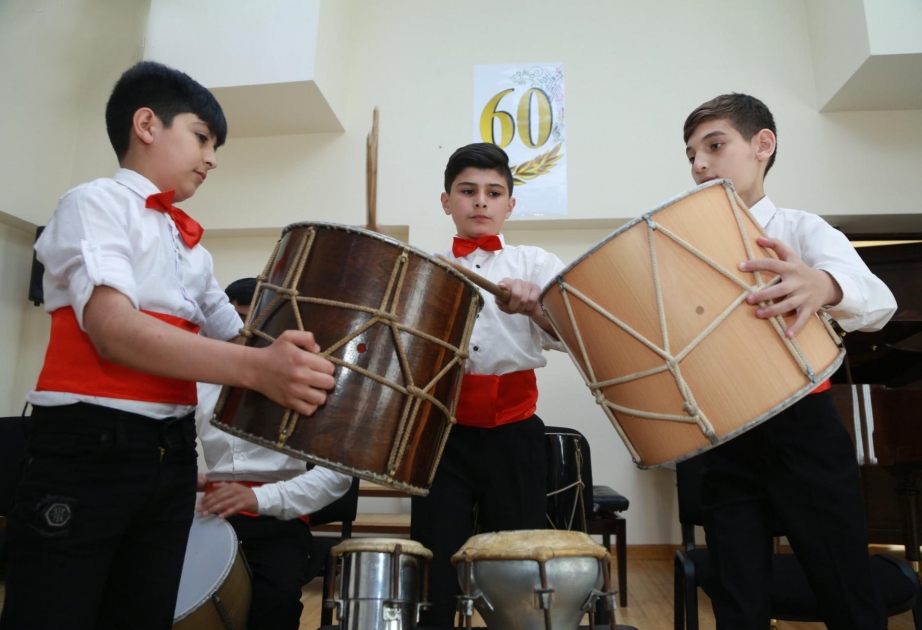 Бакинская музыкальная школа отметила 60-летие