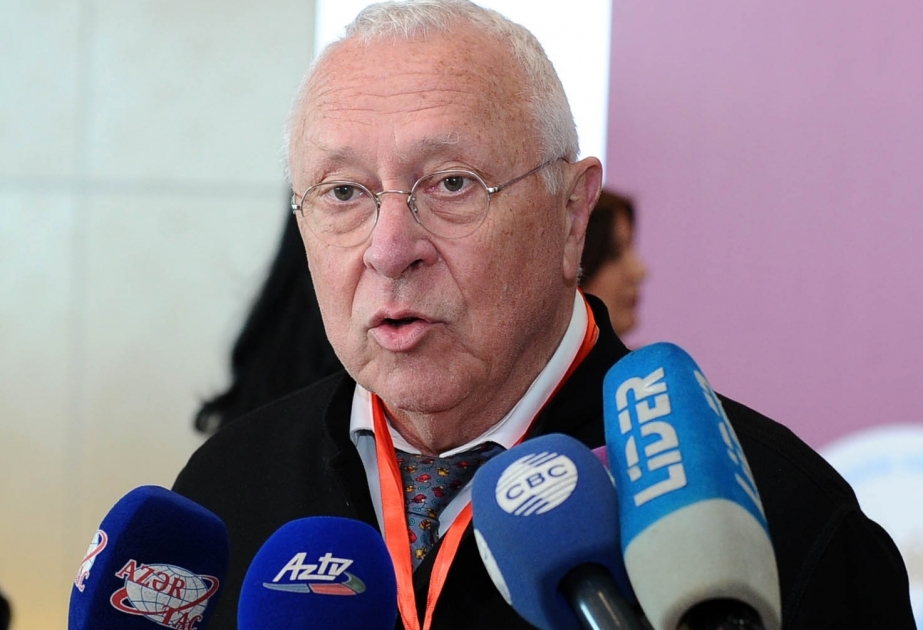 Fransız yazıçı: Azərbaycan qadınları cəmiyyətdə fəal mövqeləri ilə seçilirlər
