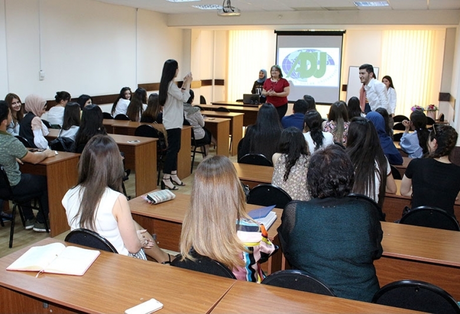 İki universitetin tələbələri ingilis dilində “açıq dərs”də iştirak ediblər