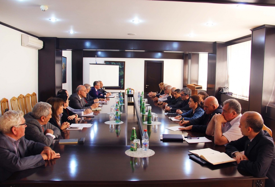 İctimai Ekoloji Şuranın üzvləri ilə ekoloji problemlərə dair fikir mübadiləsi aparılıb