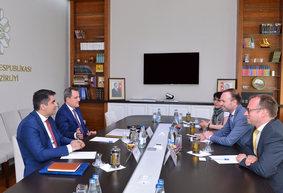 Təhsil naziri Almaniya Bundestaqının deputatı ilə görüşüb