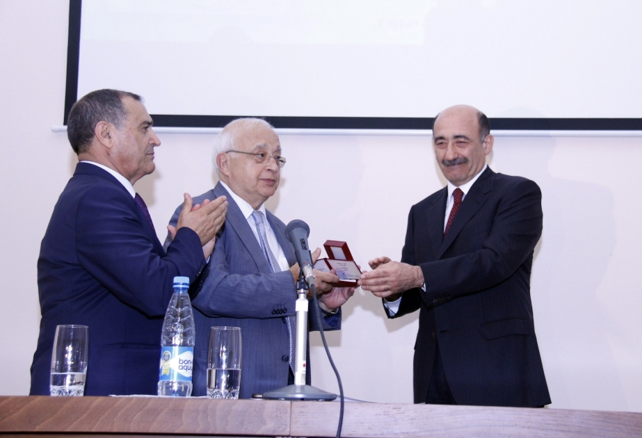 Xalq Yazıçısı Elçinin “Baş” romanının təqdimatı olub
