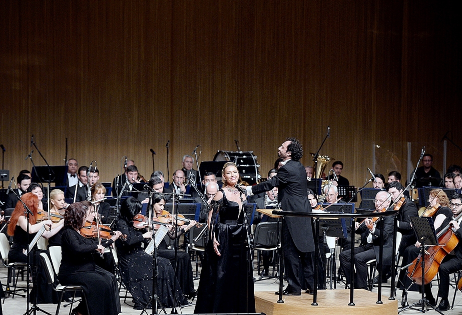Heydər Əliyev Mərkəzində Yana Melikayeva və Askar Abdrazakovun konserti olub