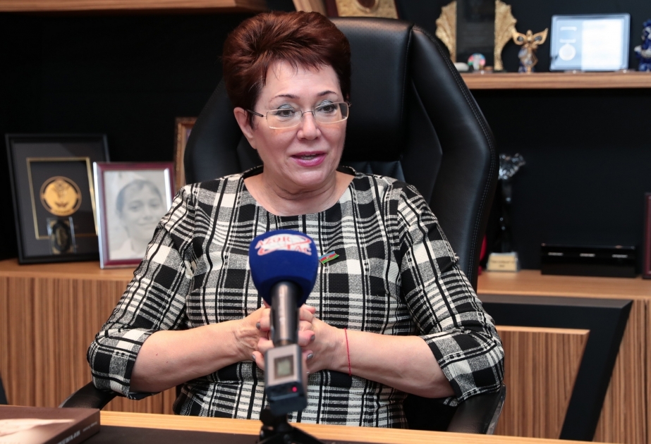 Heydər Əliyev mənə dedi: “Yaz, Elmira, səndə yaxşı alınır”
